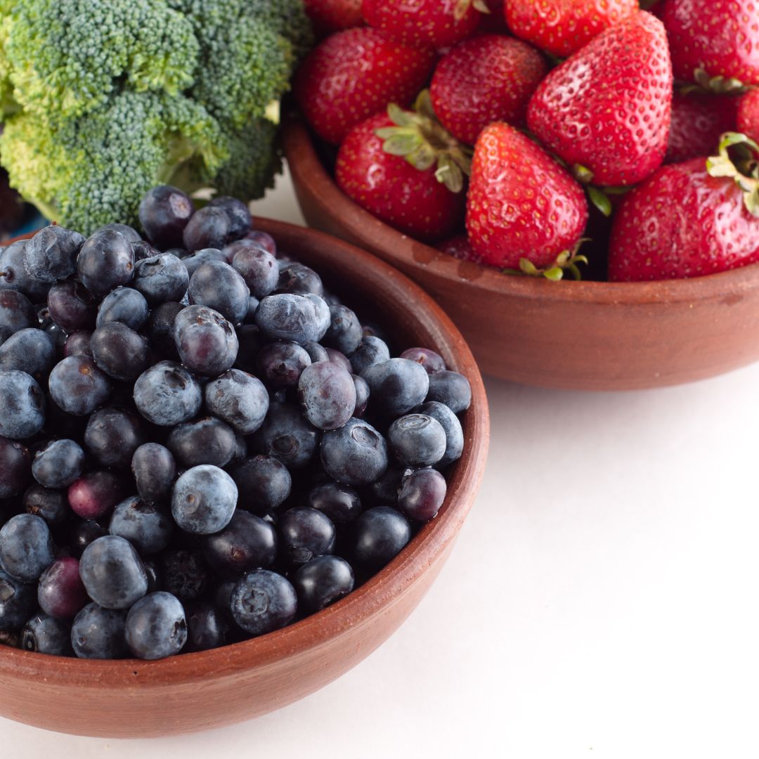 antioxidanty a potraviny proti stárnutí - borůvky a jahody